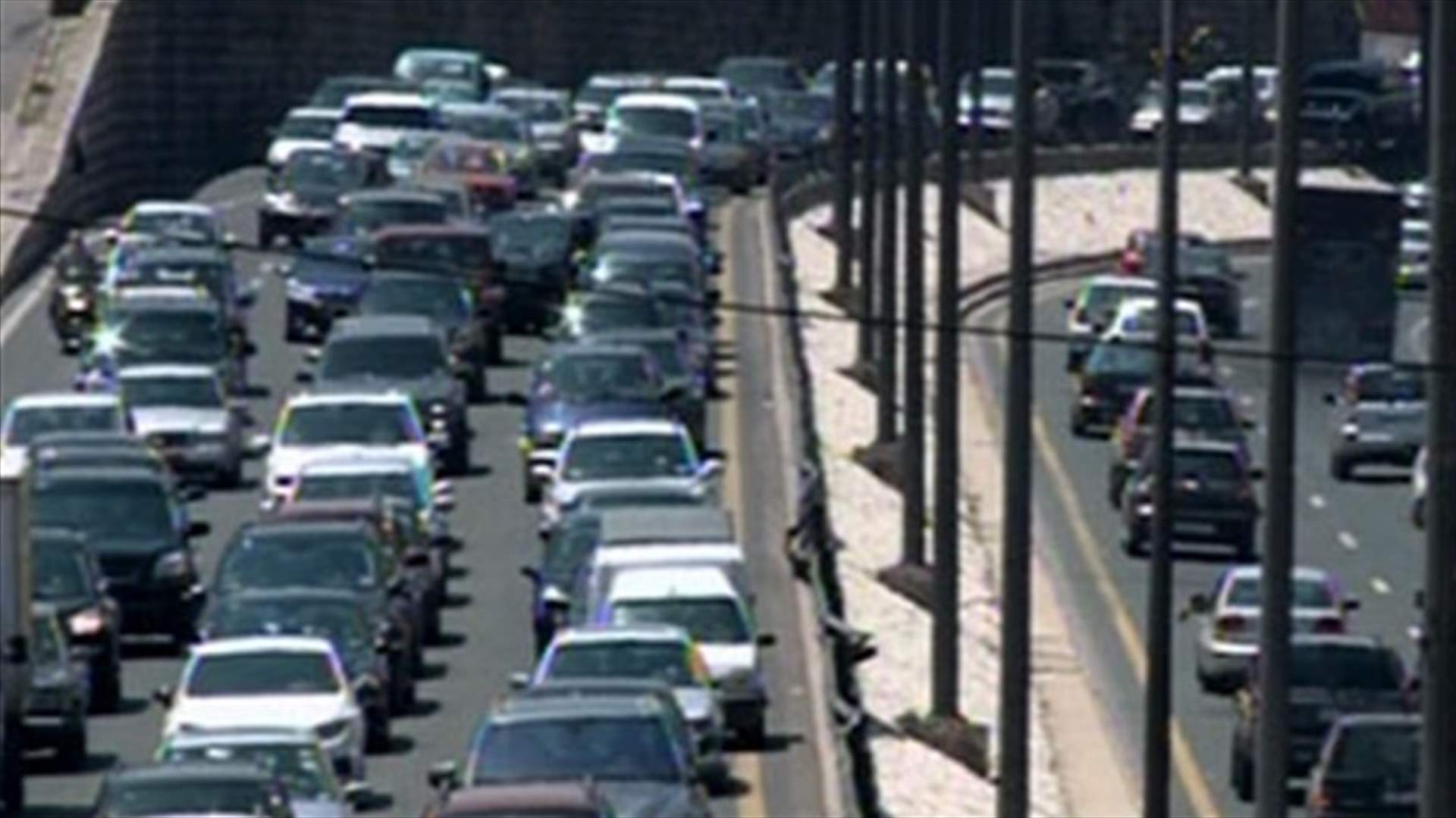 الاول من أيار... يوم عطلة وزحمة سير خانقة 