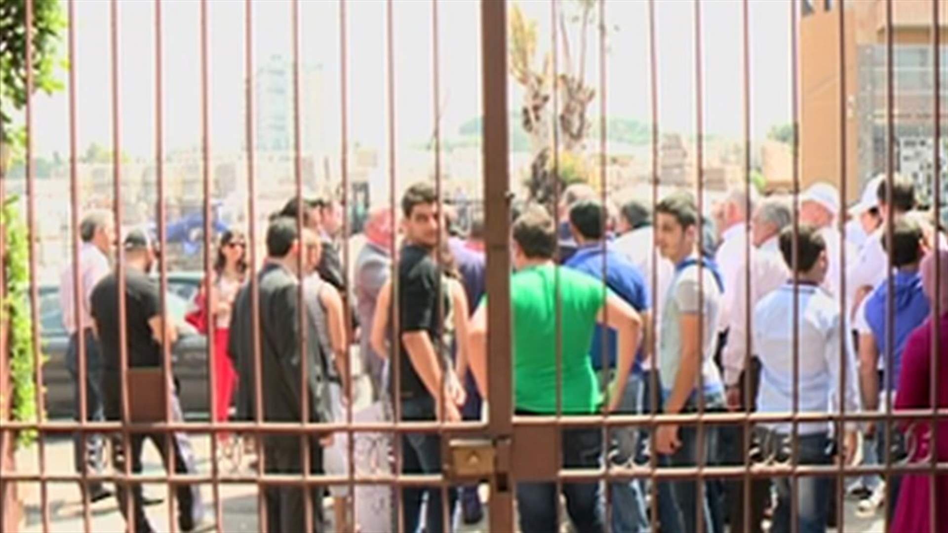 REPORT: Protesters warn against filing complaint against constitutional council's officials