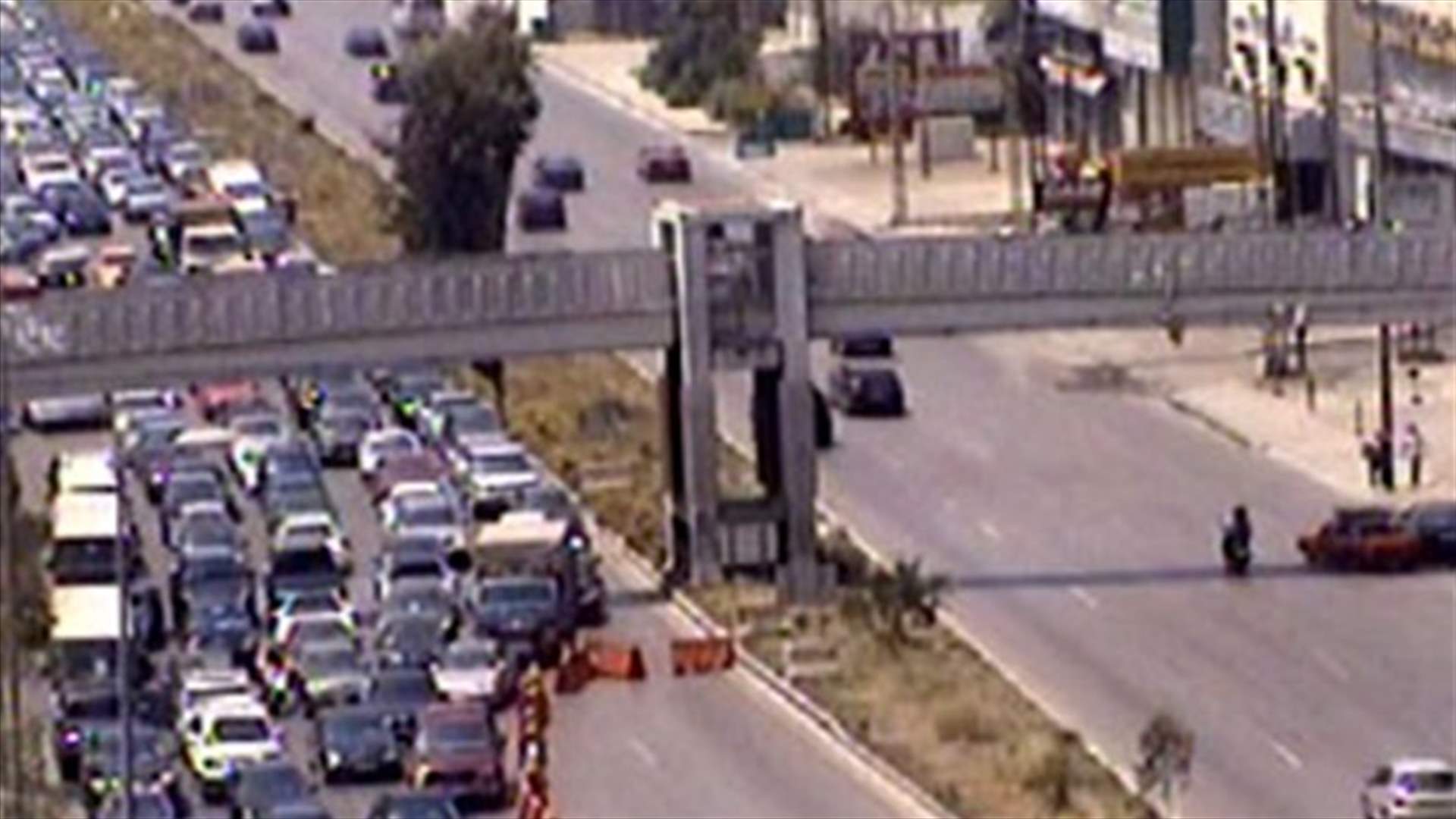 زحمة سير خانقة على  المسلك الغربي لجسر الدورة  