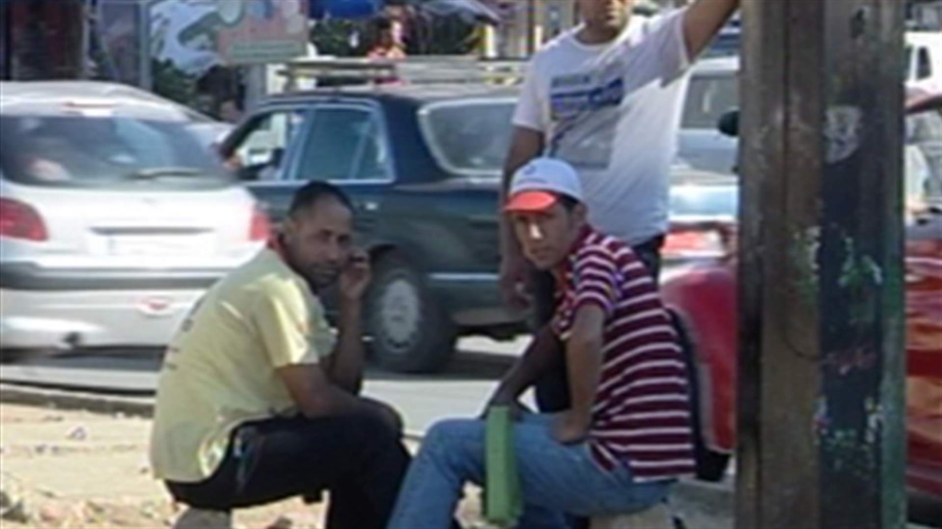 العمال الأجانب خارج برج حمود خلال  48 ساعة 