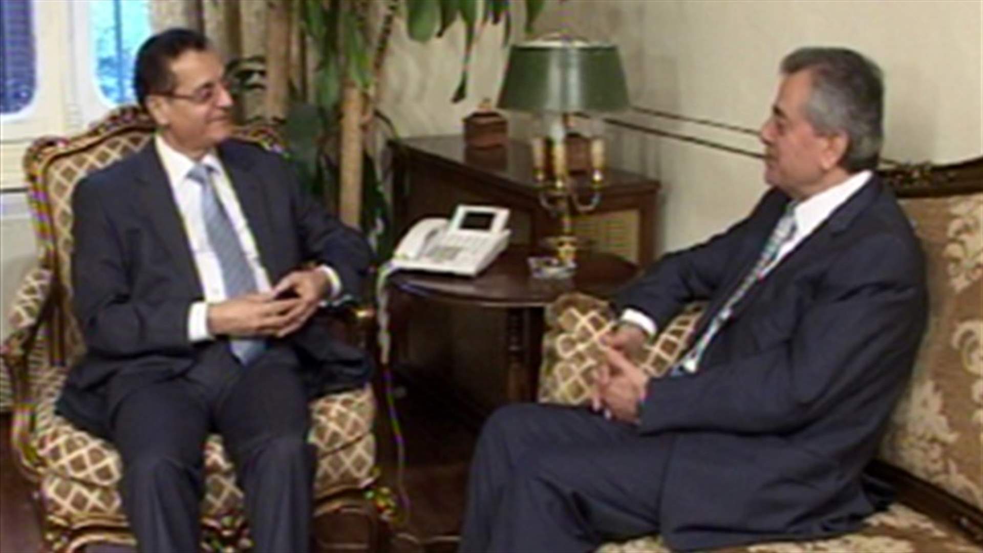 السفير علي يحذر من تفكيك المنطقة أو العبث بأمنها
