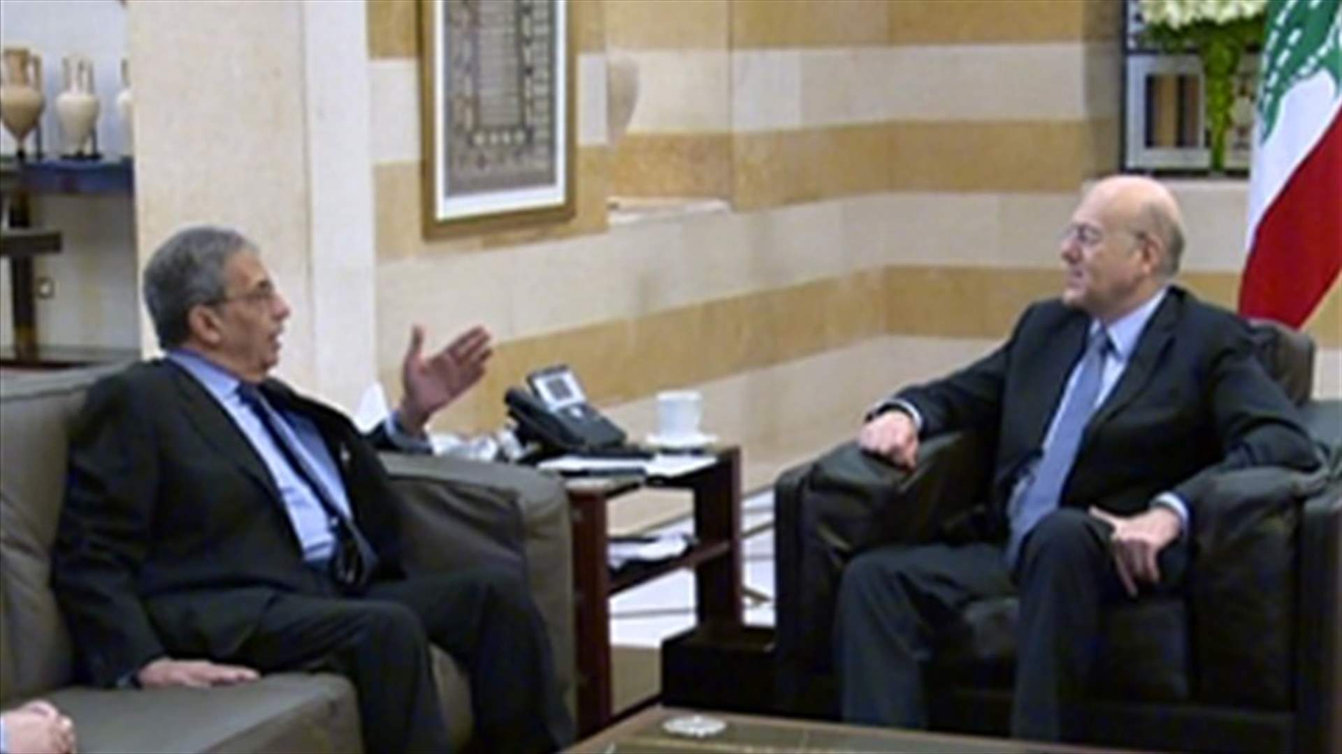Outgoing PM Mikati meets Amr Moussa
