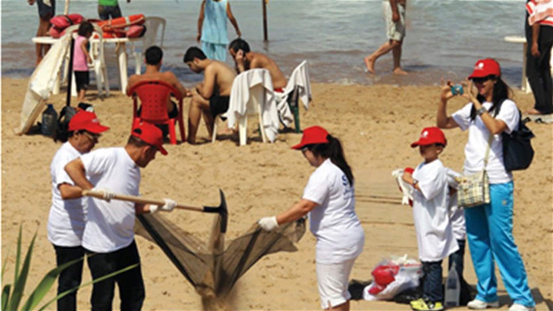 حملة الأزرق الكبير لتنظيف شاطىء وبحر لبنان الاحد