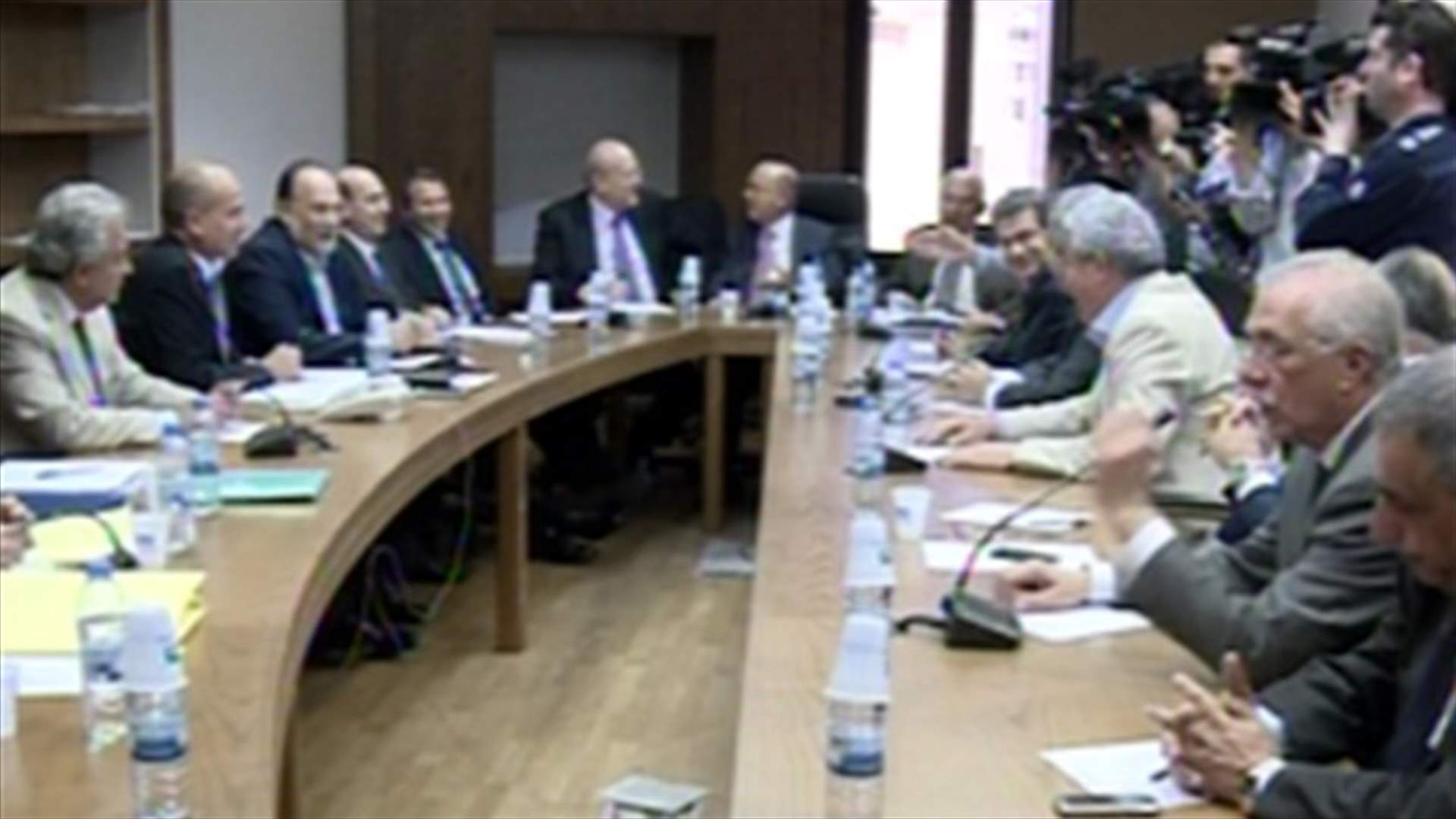 فاطمة غول على طاولة لجنة الاشغال العامة والطاقة