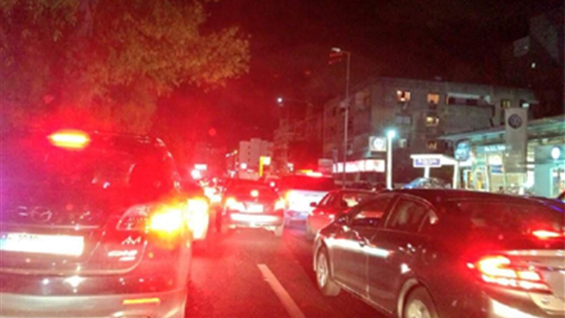 زحمة سير خانقة من جسر نهر الموت  باتجاه  الدورة 