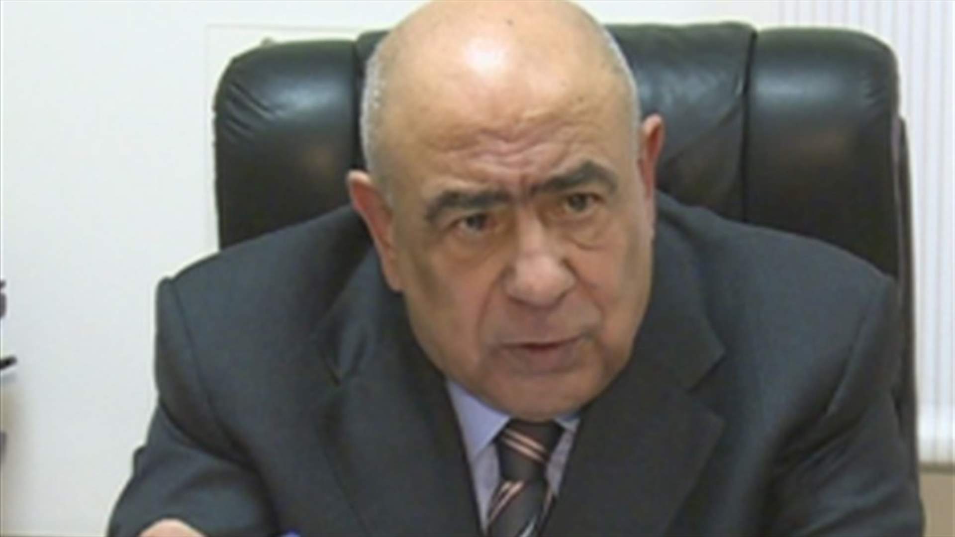 التمديد على باب قوسين أو أدنى فهل من صيغة قانونية له؟