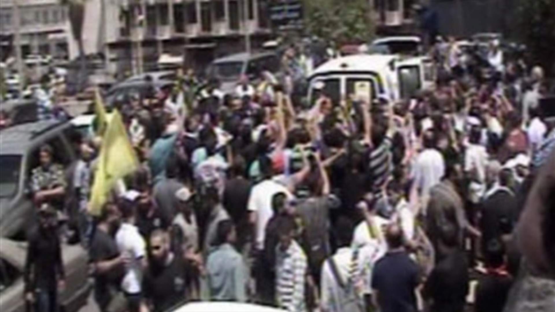 انصار الاسير احتجوا على دفن احد ضحايا حزب الله بالقصير 