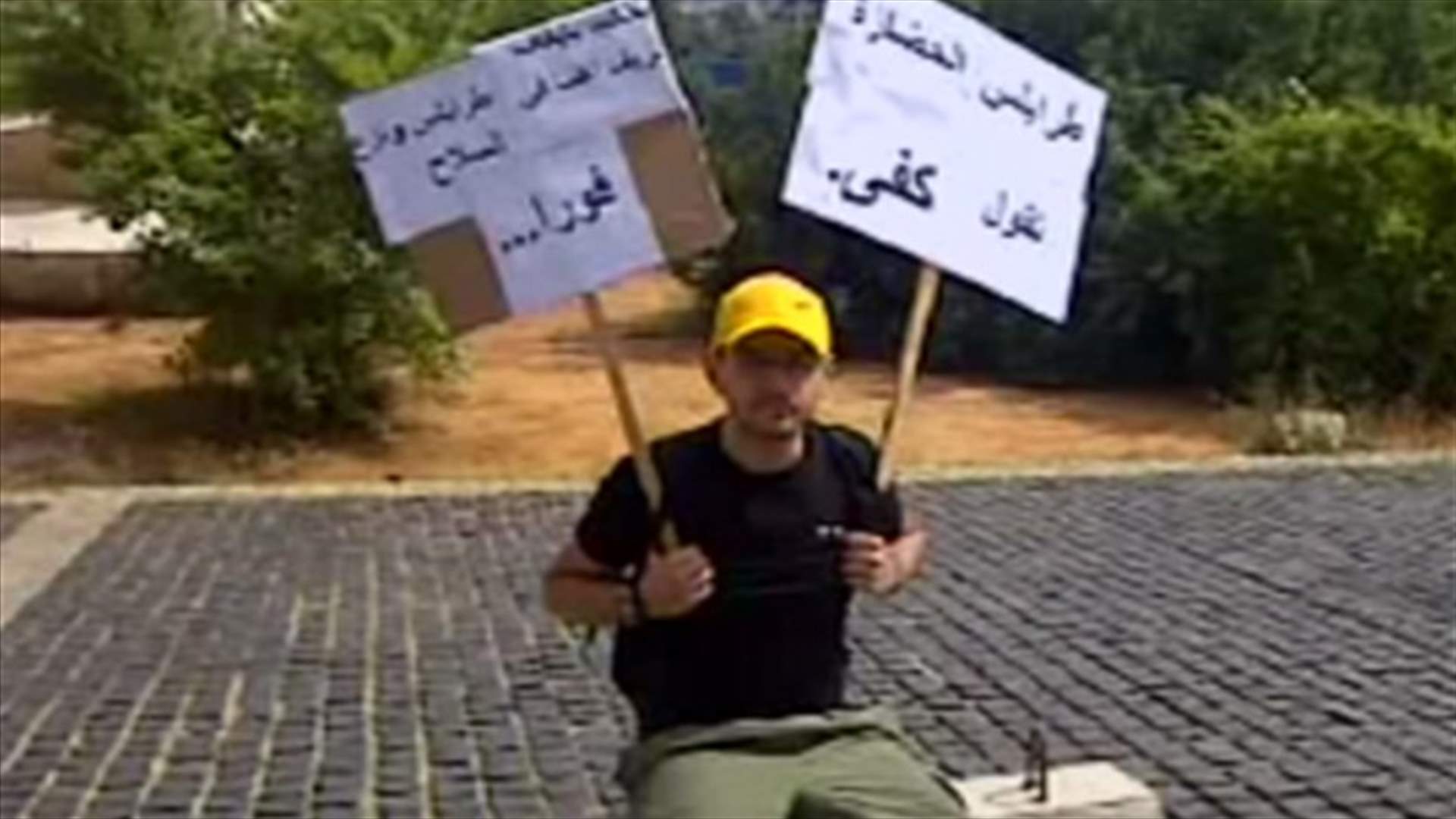 REPORT: Solo demonstrator in Beirut protests ongoing violence in Tripoli
