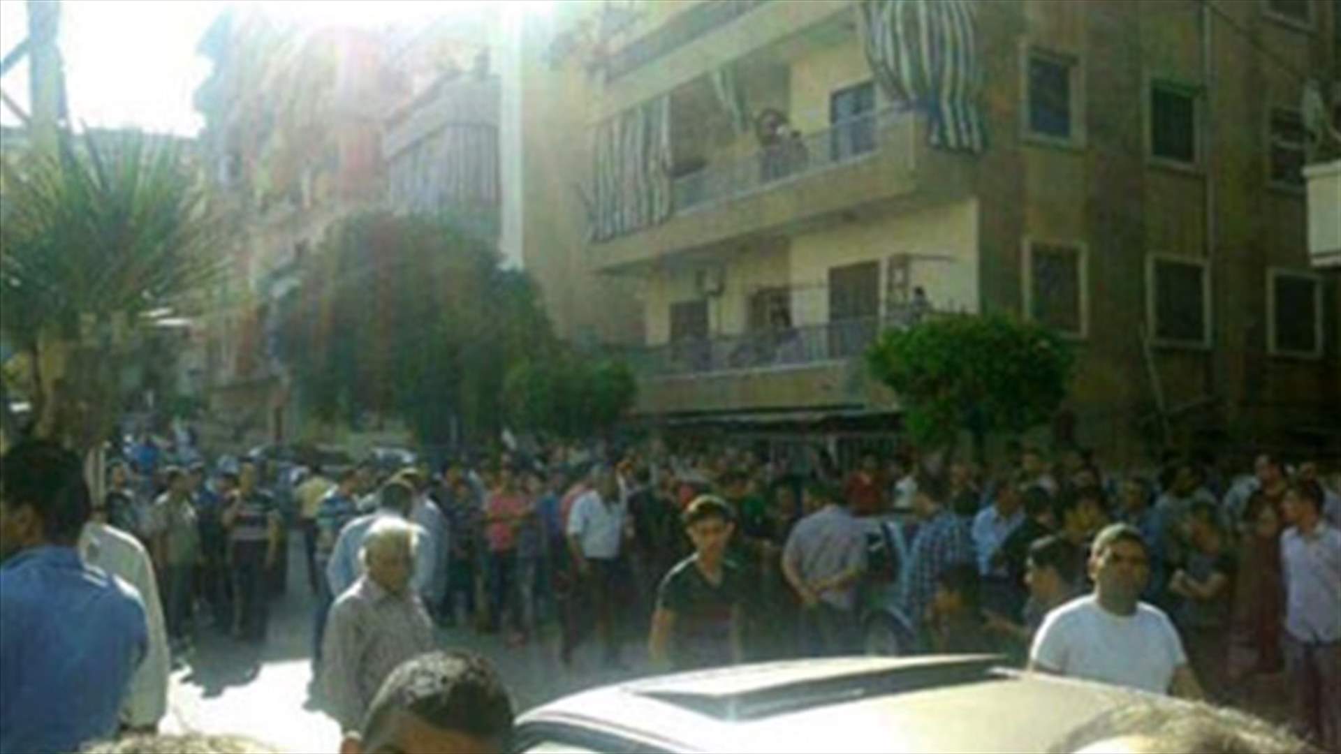 تجمع امام مقر الشرطة العسكرية في القبة
