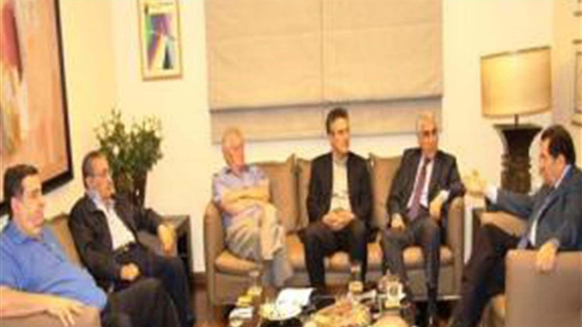 النواب والشخصيات المستقلة : سنتعاطى يإيجابية مع اي اقتراح يتم التوافق عليه