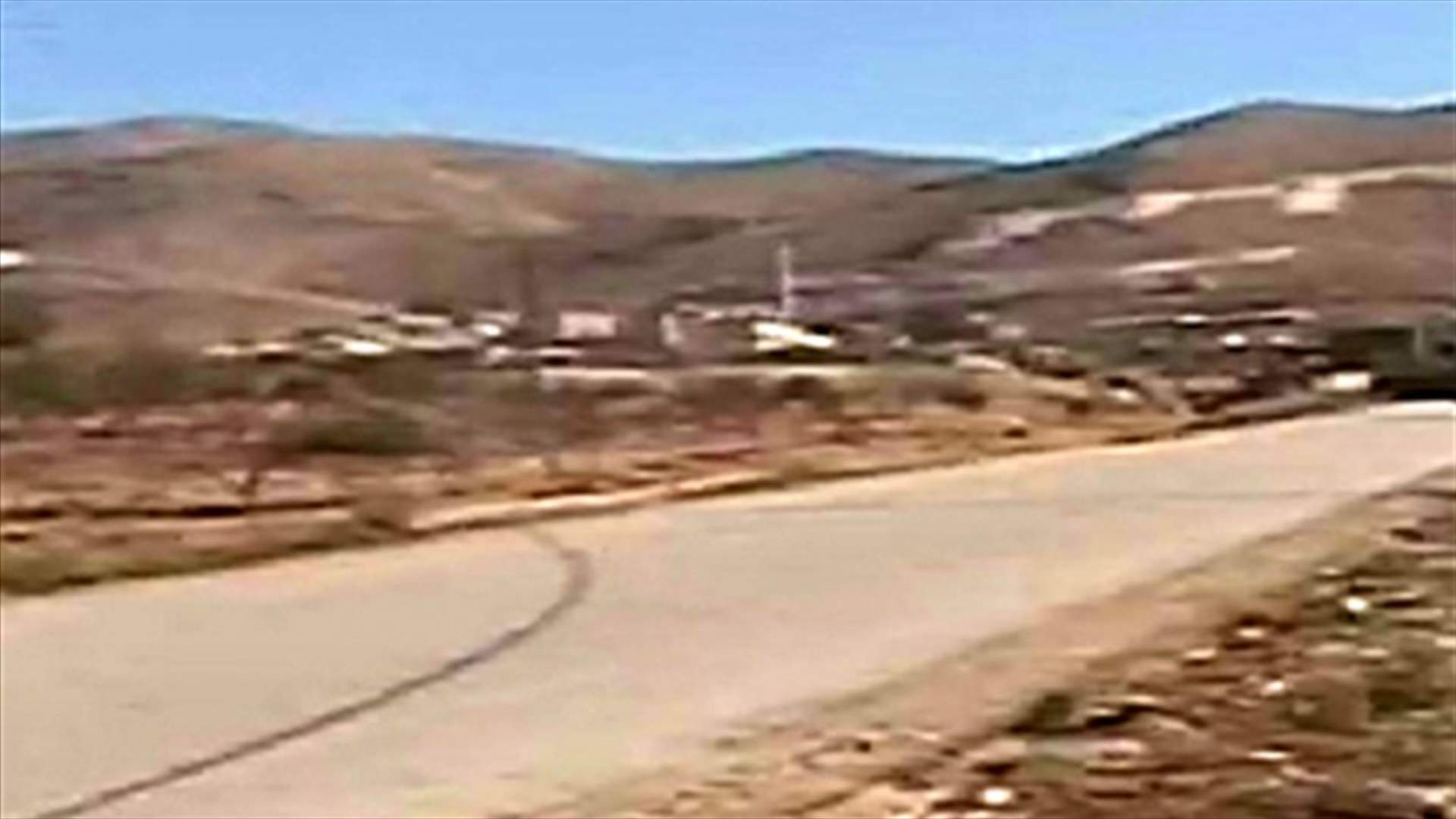 Arsal residents cut off road to denounce tight security measures