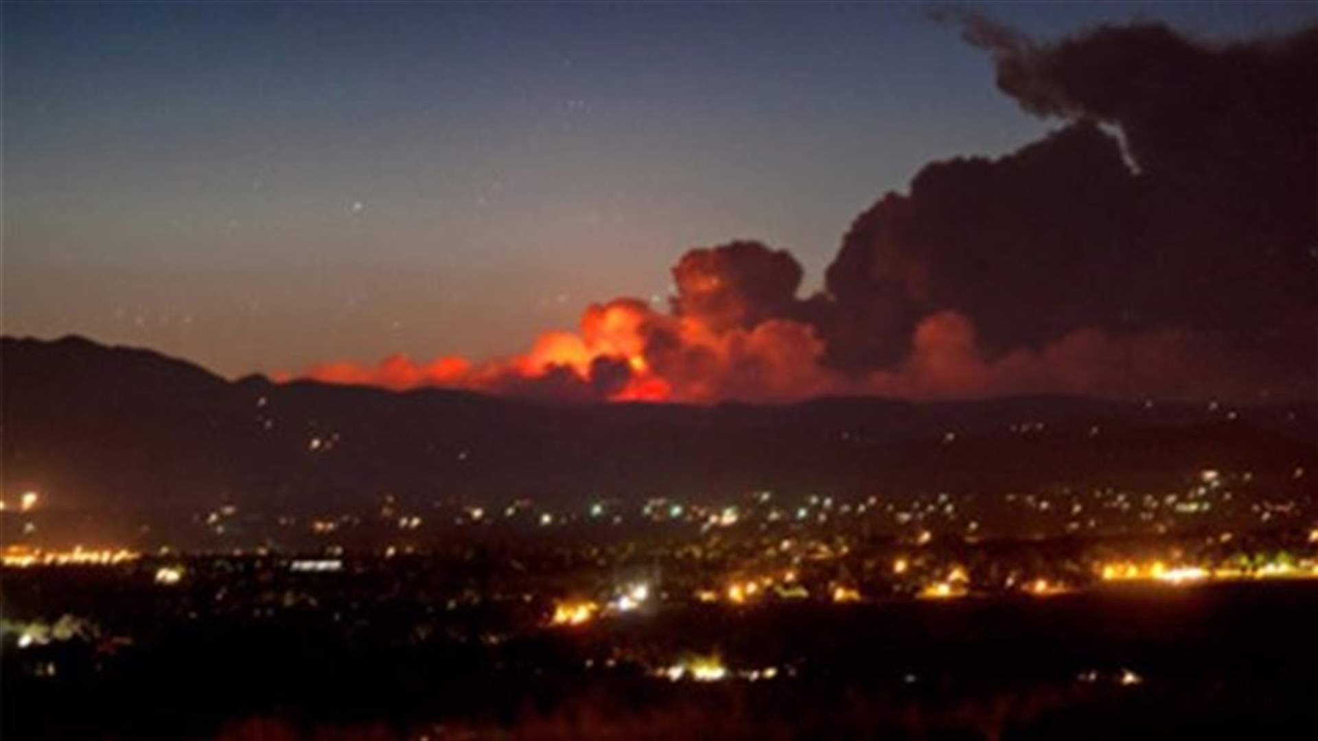 Thousands of people forced to flee their homes after massive wildfires in Colorado
