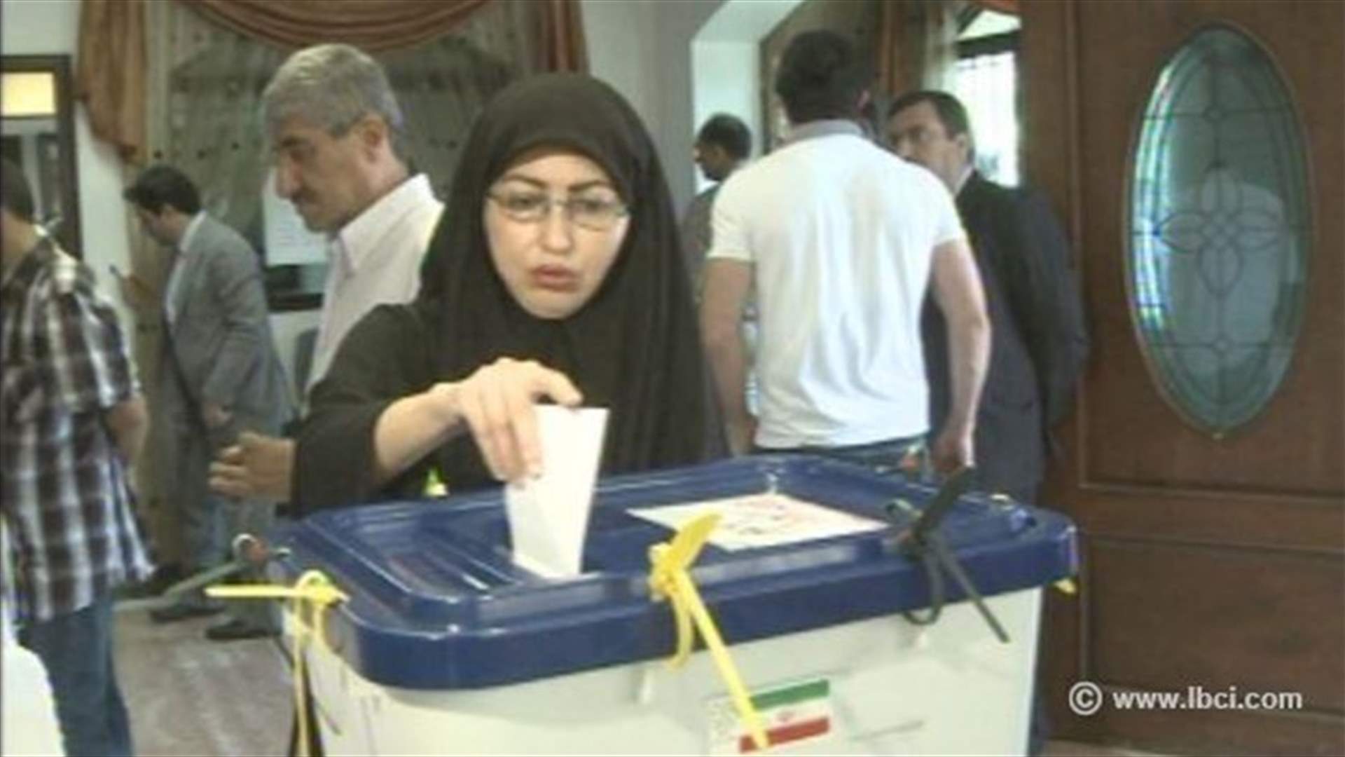 الايرانيون في لبنان يدلون بأصواتهم