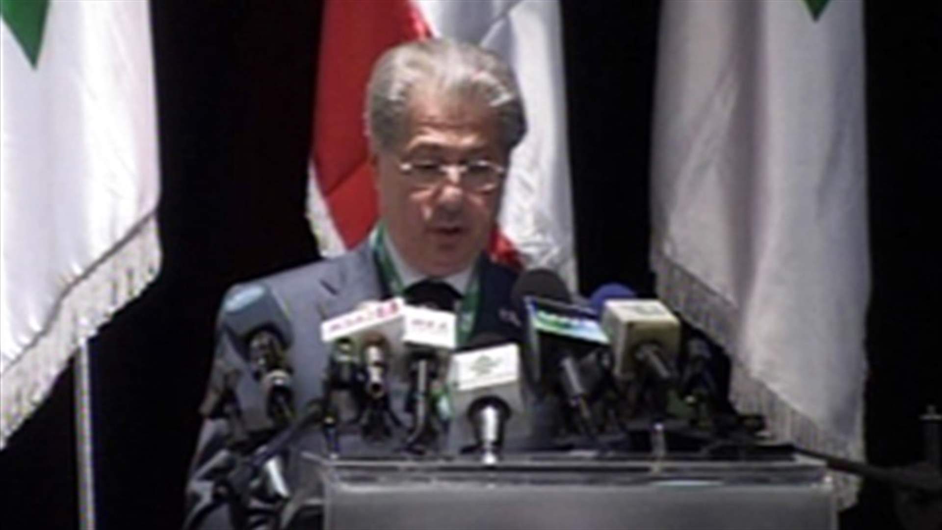 الجميل: لن نقبل بان يهدد سلاح حزب الله رؤوسنا