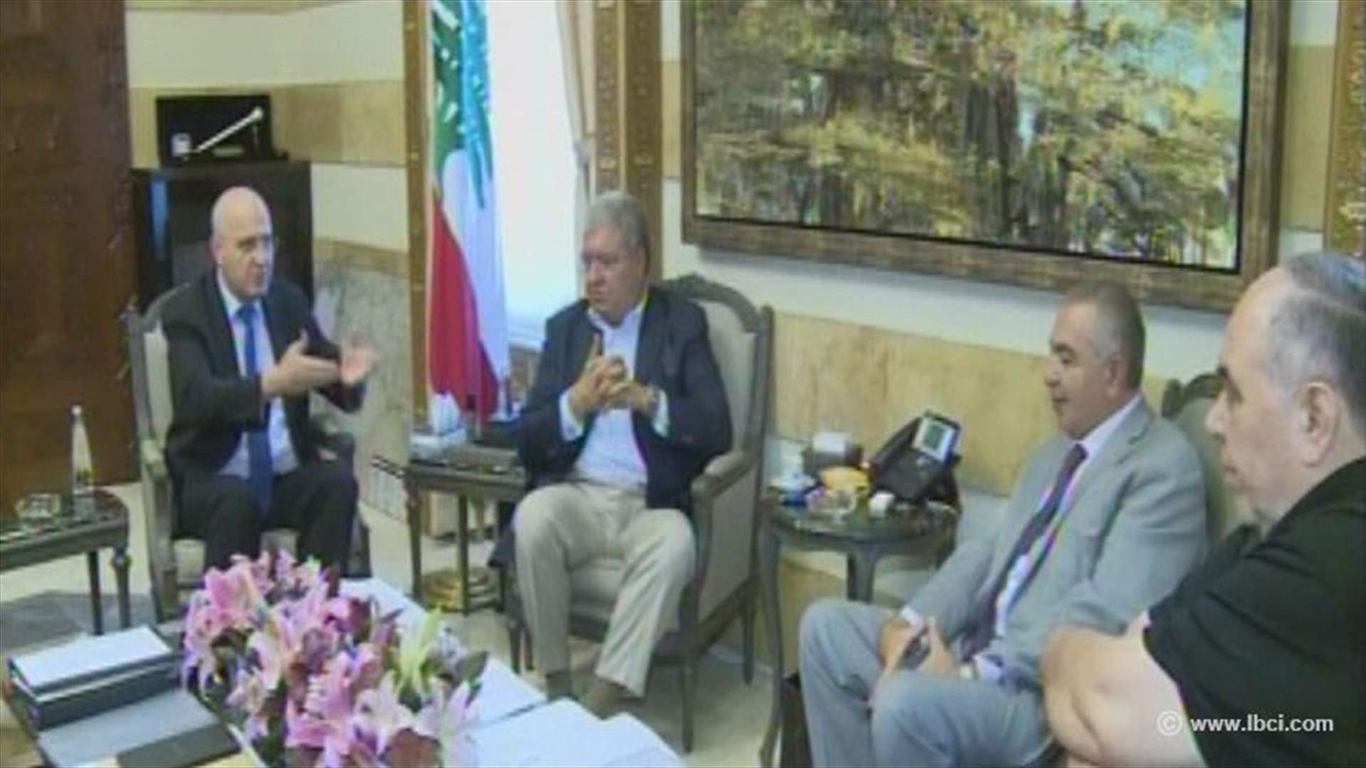 وفد من البقاع يزور المشنوق: لا لاقامة مطمر في المصنع 