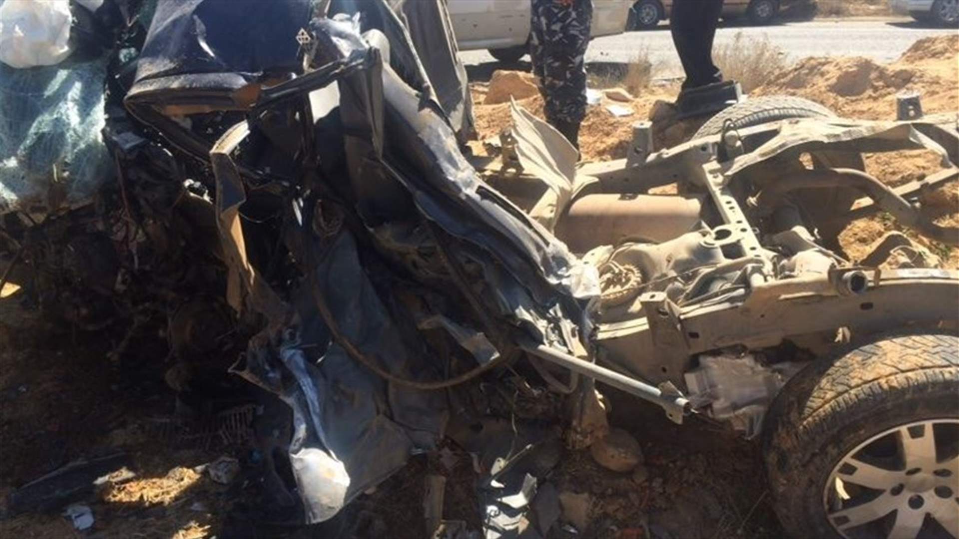 بالصورة...مقتل دركي واصابة طبيبة بجروح خطرة بحادث مروع في القاع