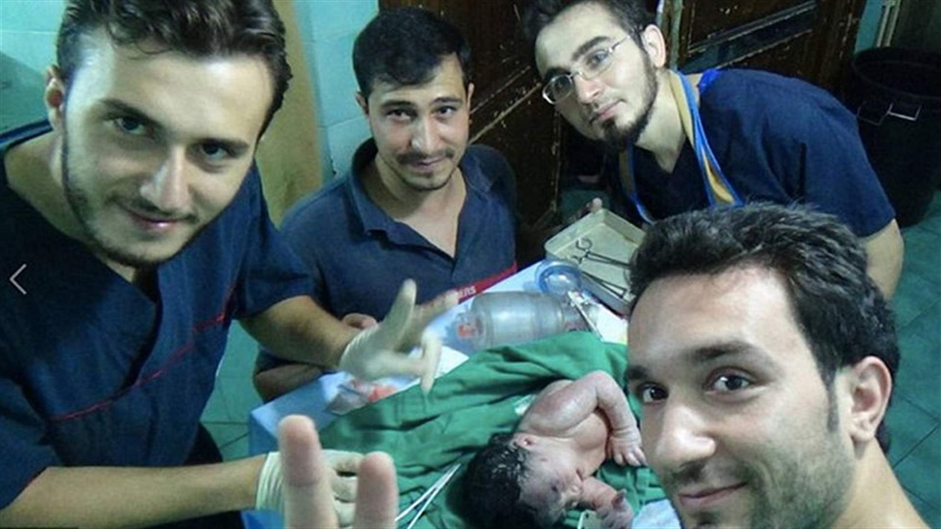 صور من حلب هزّت العالم... طفلة تحدّت الموت داخل رحم والدتها