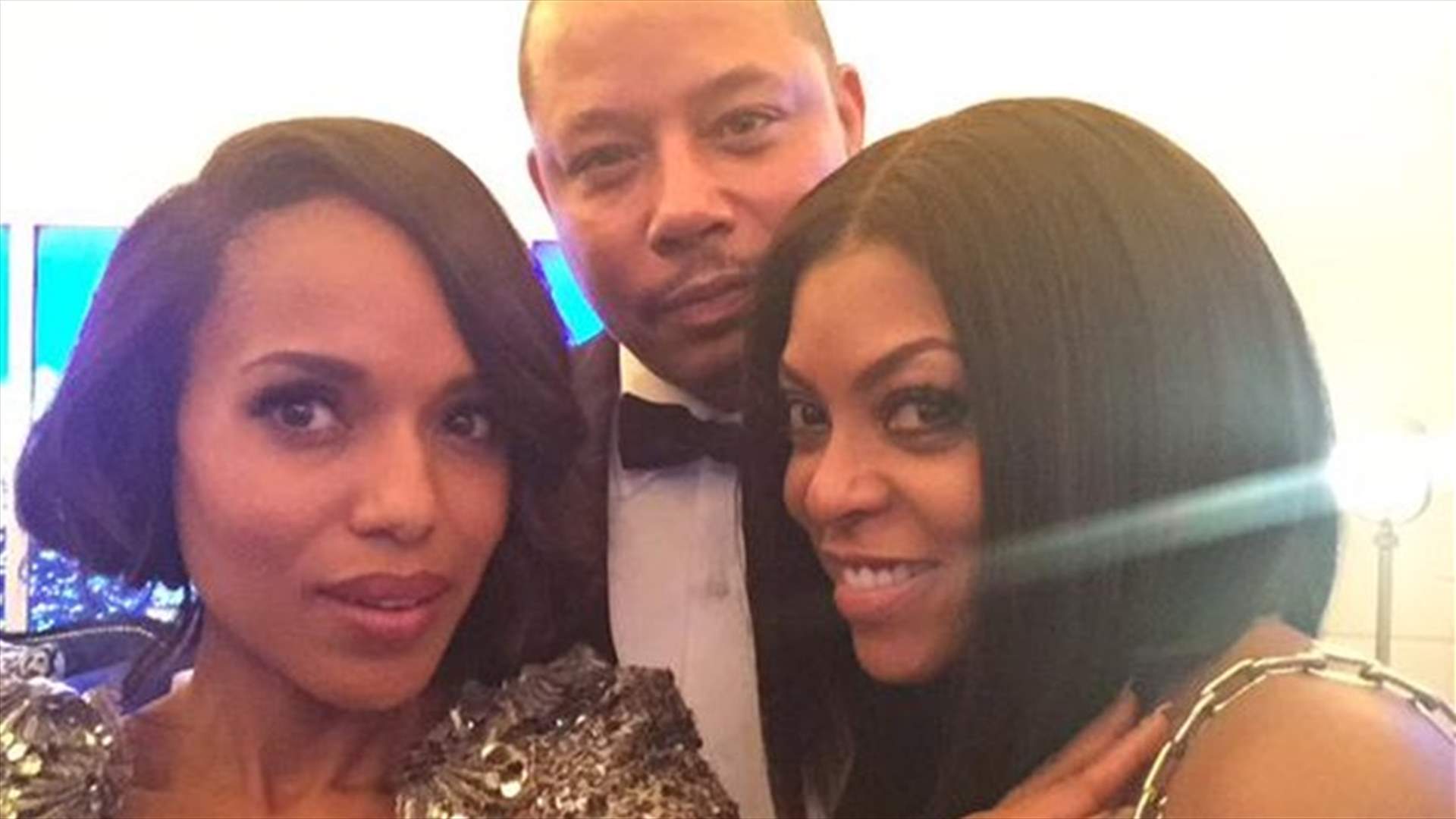 [PHOTOS] Best Celebrity Selfies From The 2015 Emmys