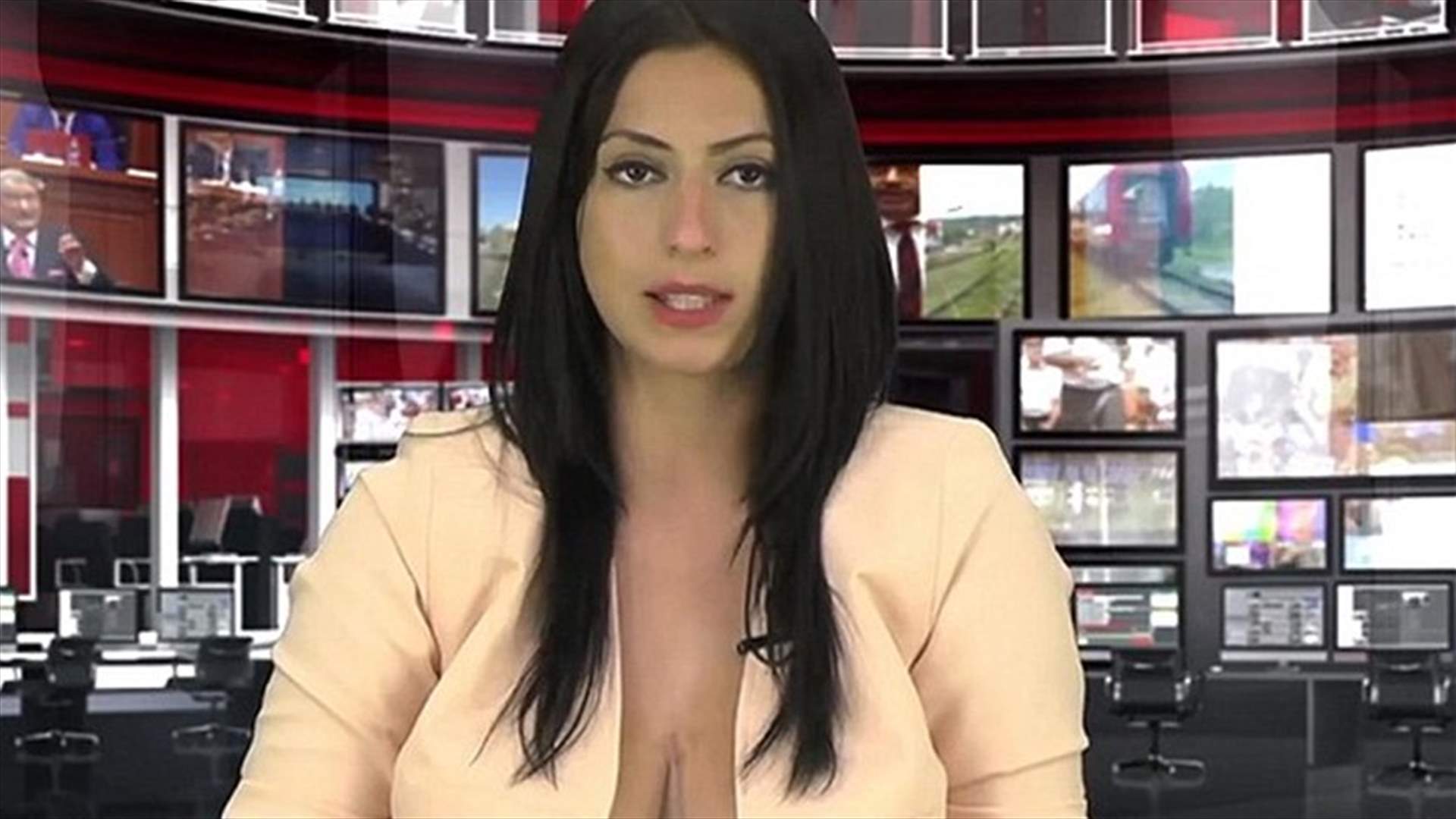 بالفيديو- قدمت نشرة الأخبار شبه عارية فحصلت على الوظيفة