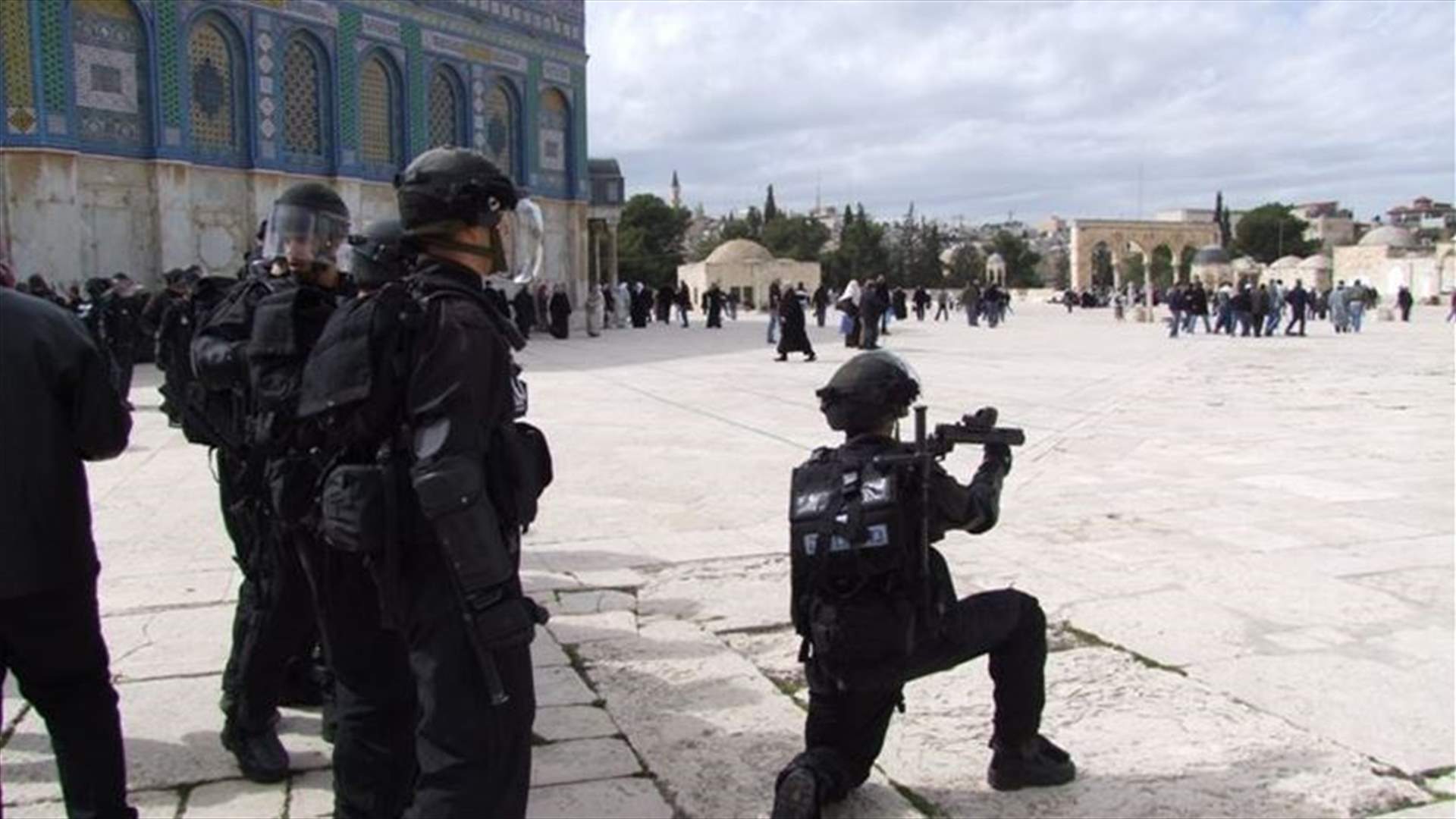 Israeli police, Palestinians clash at Jerusalem holy site
