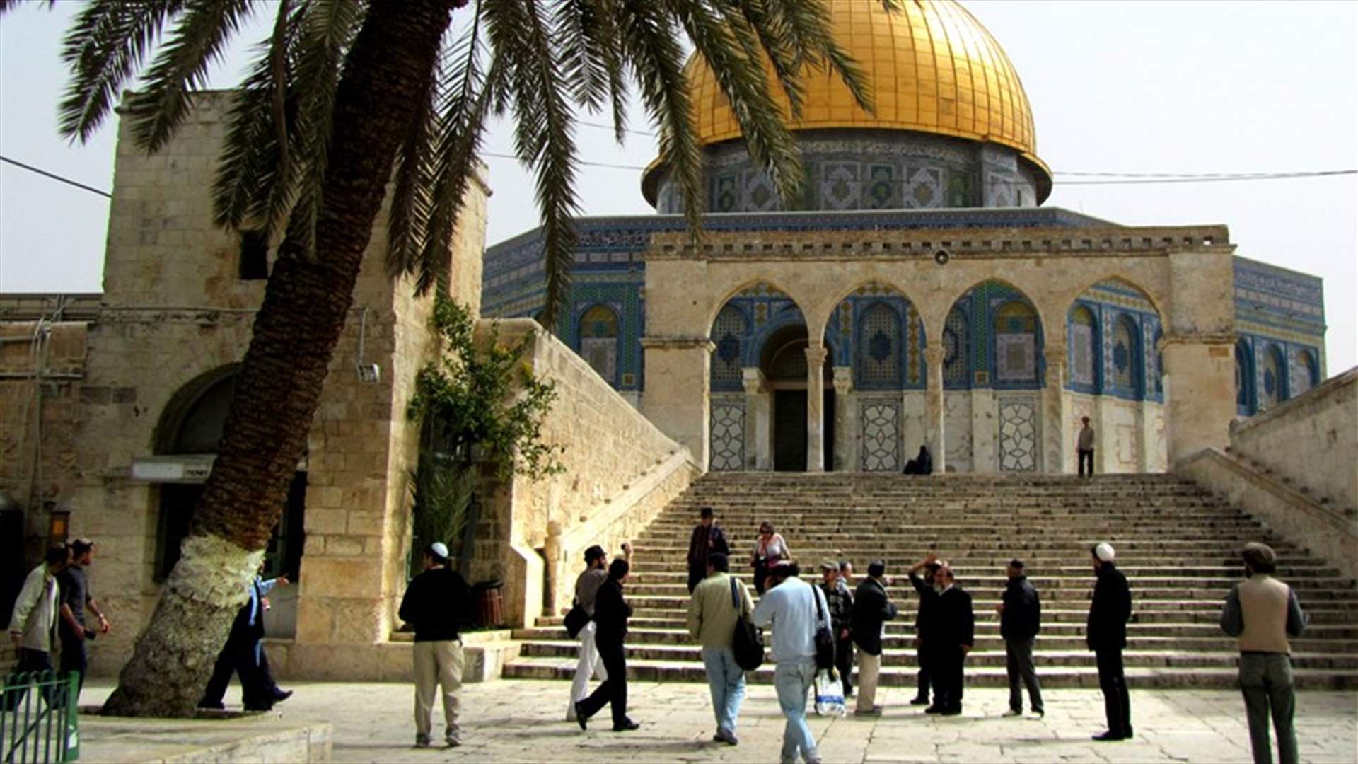 تجدد الاشتباكات في باحة المسجد الاقصى