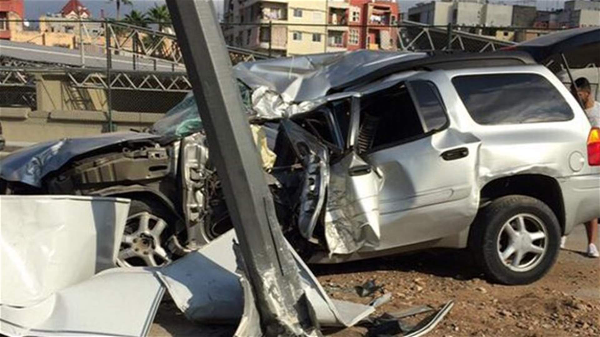 بالصورة...جريح اثر حادث سير على اوتوستراد الرئيس لحود