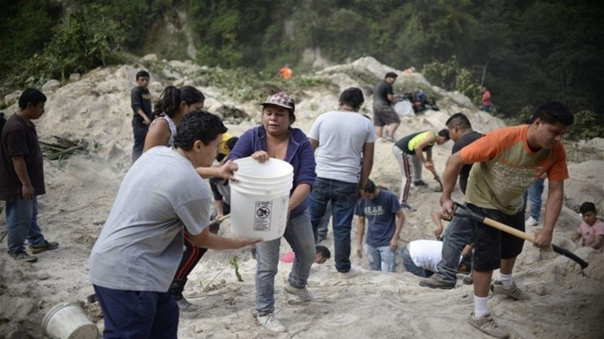 ارتفاع عدد القتلى بانزلاق التربة في غواتيمالا الى 131 شخصا