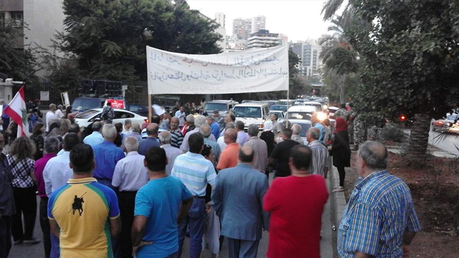 لجنة الدفاع عن المستأجرين قطعت طريق المتحف باتجاه الطيونة لبعض الوقت