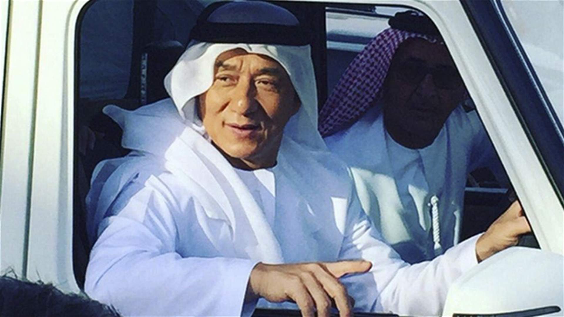 بالصور..جاكي شان بالزي الاماراتي