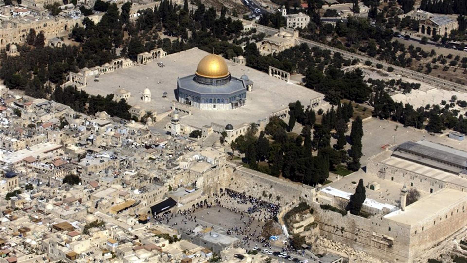 اسرائيل تمنع دخول المسجد الاقصى الجمعة لمن هم دون الخمسين