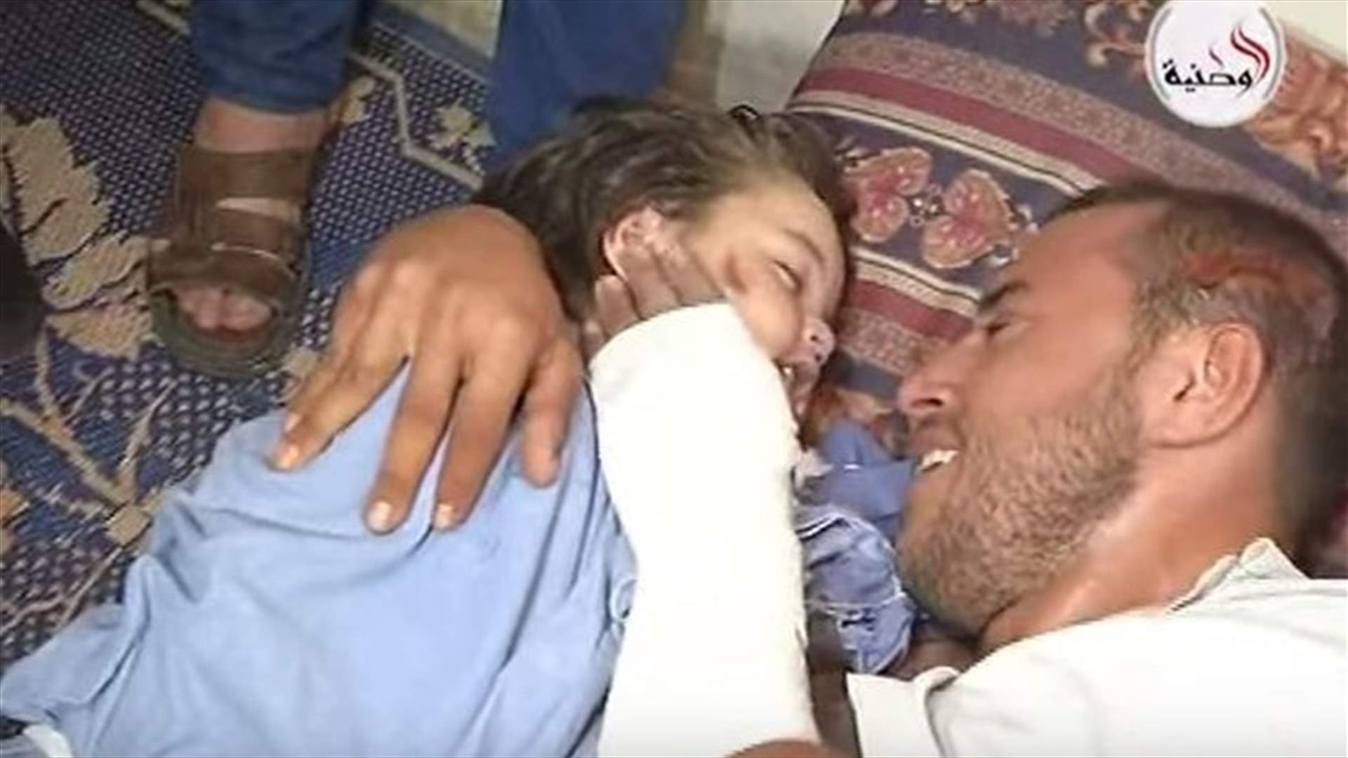 بالفيديو: هكذا ودّع الاب طفلته الفلسطينية... وحماس تحذّر إسرائيل من الاستمرار بقصف غزة 