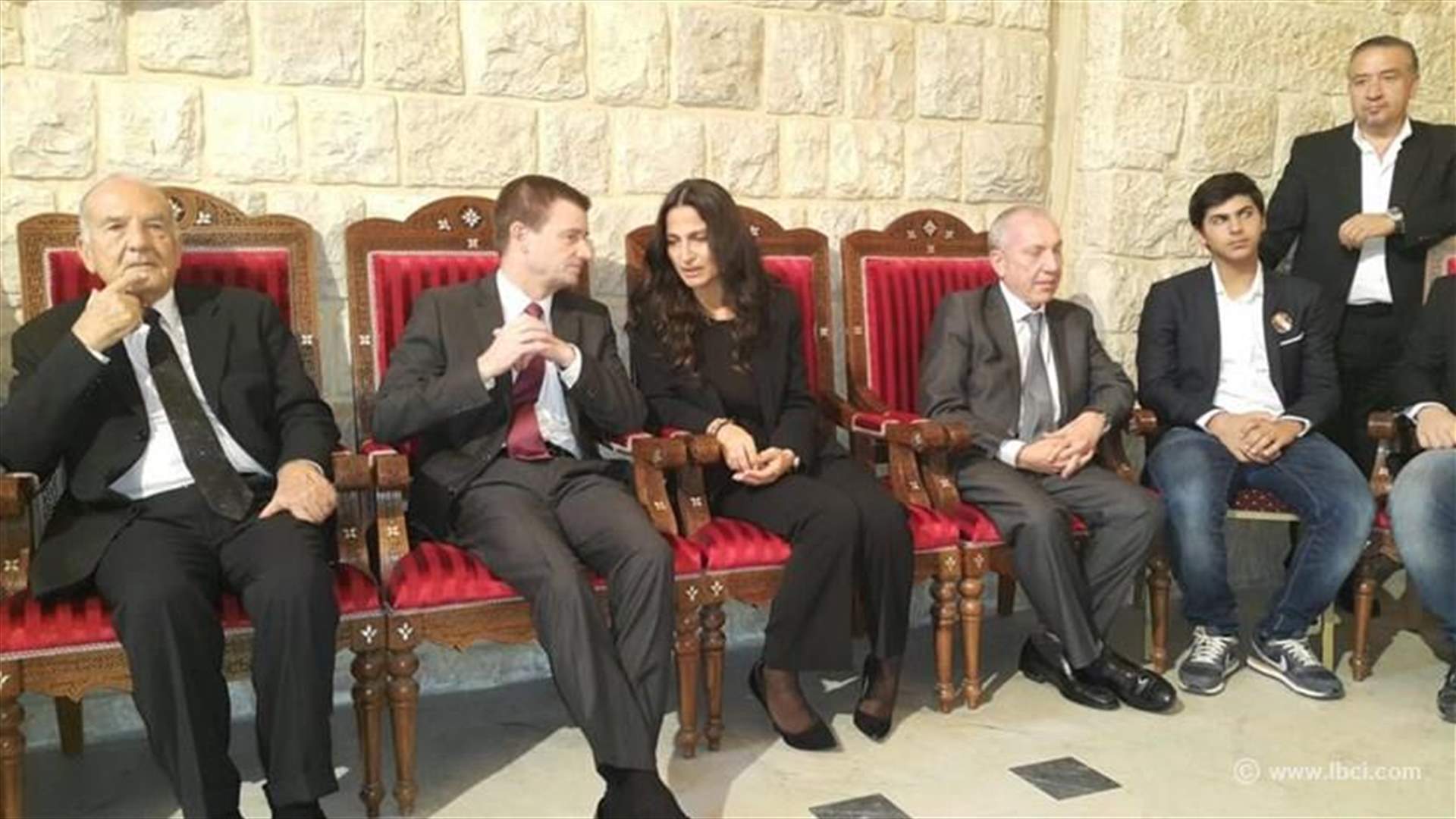 هيل قدم واجب العزاء بسكاف في زحلة
