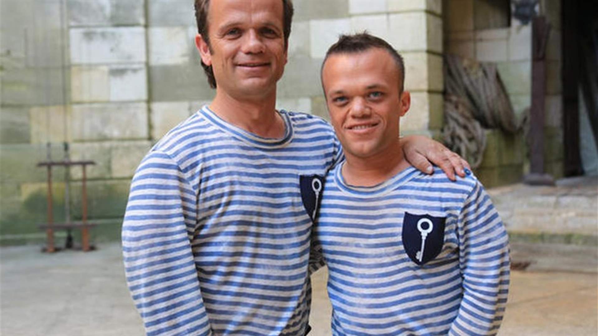 بالصورة: احد نجوم Fort Boyard سجّان لدى &quot;داعش&quot;!