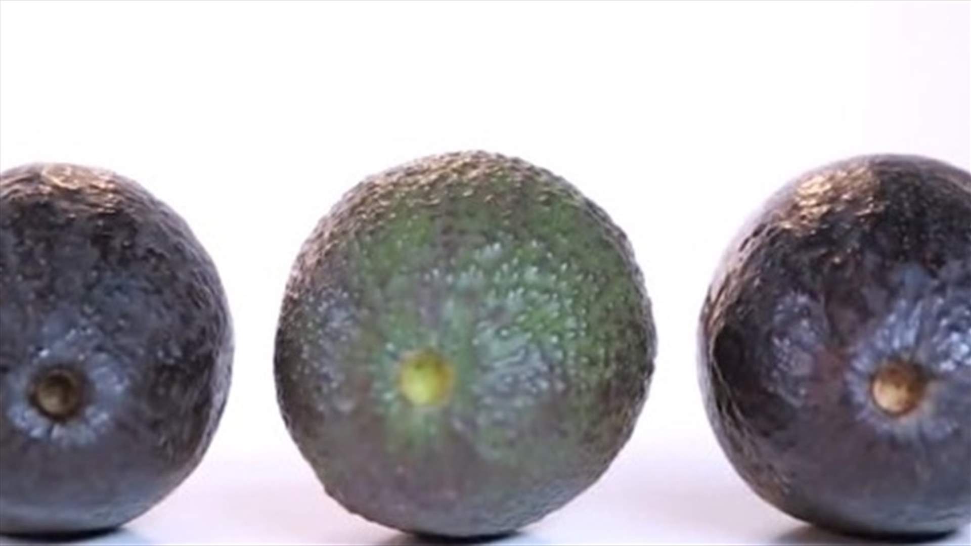بالفيديو... كيف تعلم أنّ ثمرة الأفوكادو أصبحت ناضجة؟