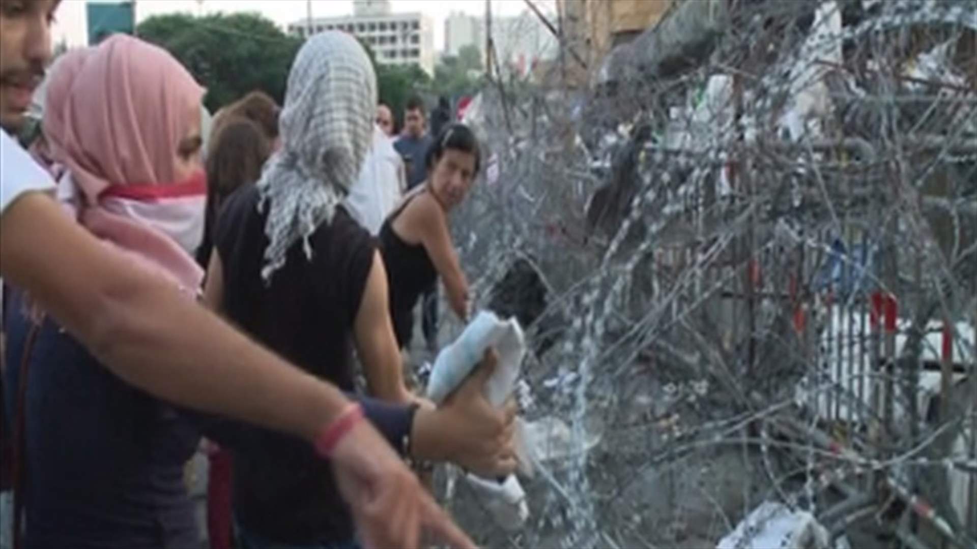 الحراك هز الشرط الشائك في رياض الصلح واعتصم امام المحكمة العسكرية