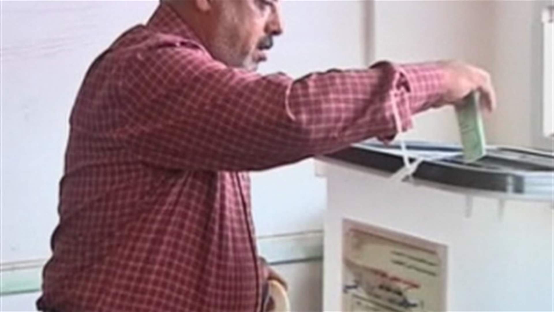 المصريون ينتخبون برلمانا طال انتظاره وسط إقبال منخفض