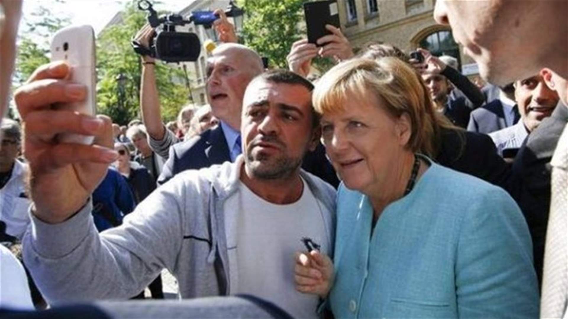 شعبية حزب ميركل تتراجع لـ"تعاطفه مع اللاجئين"