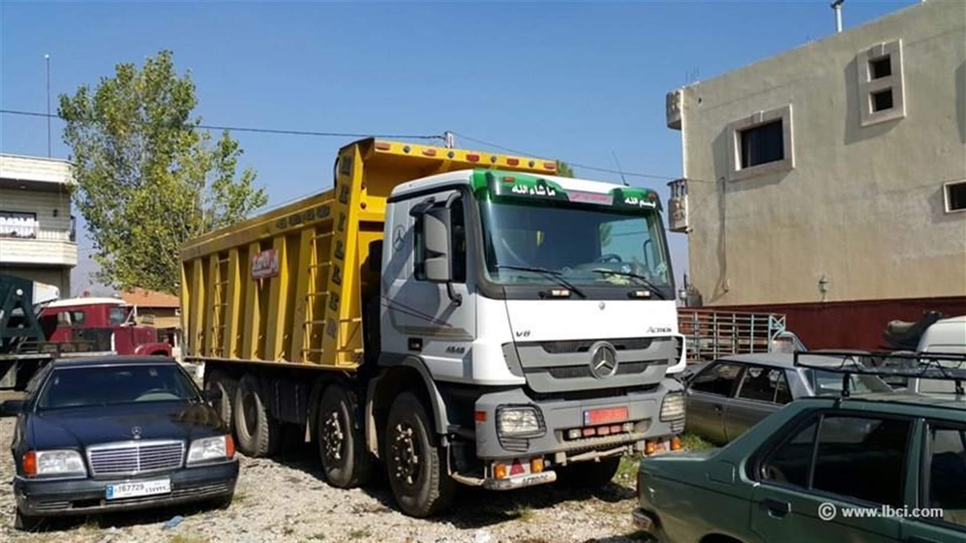 Two garbage trucks halted in Kfarhazir and Chtoura