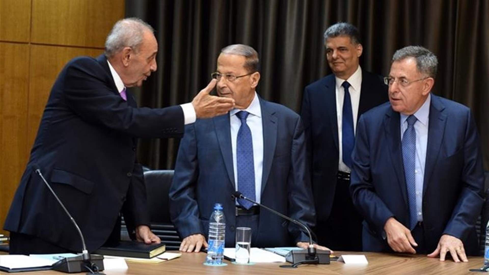 مصادر لـ"الأنباء": "كباش" بين السنيورة وعون حول عقد مجلس الوزراء يؤخر خطة النفايات