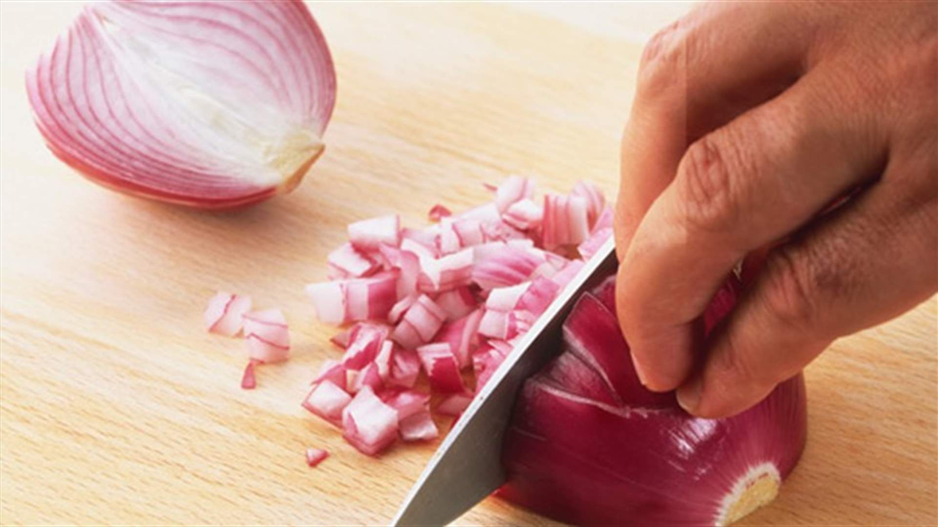 لا دموع بعد اليوم عند تقطيع البصل
