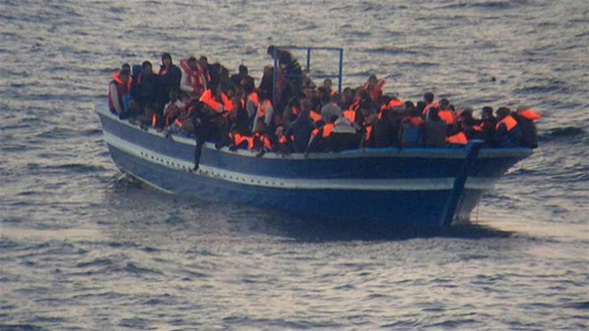 قبرص تطلق عملية لانقاذ مهاجرين على متن مركب