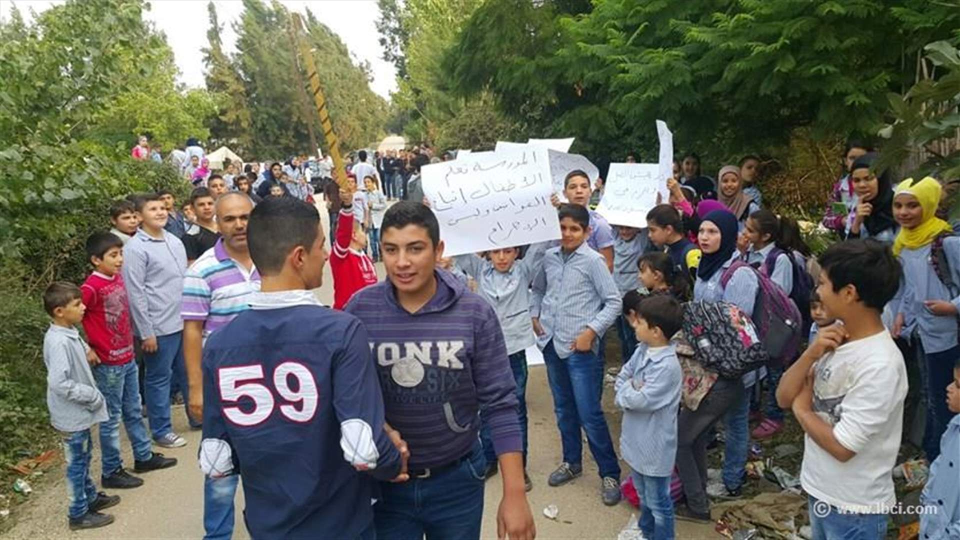 اعتصام في بلدة الحوشب للمطالبة بإقالة مديرة مدرسة