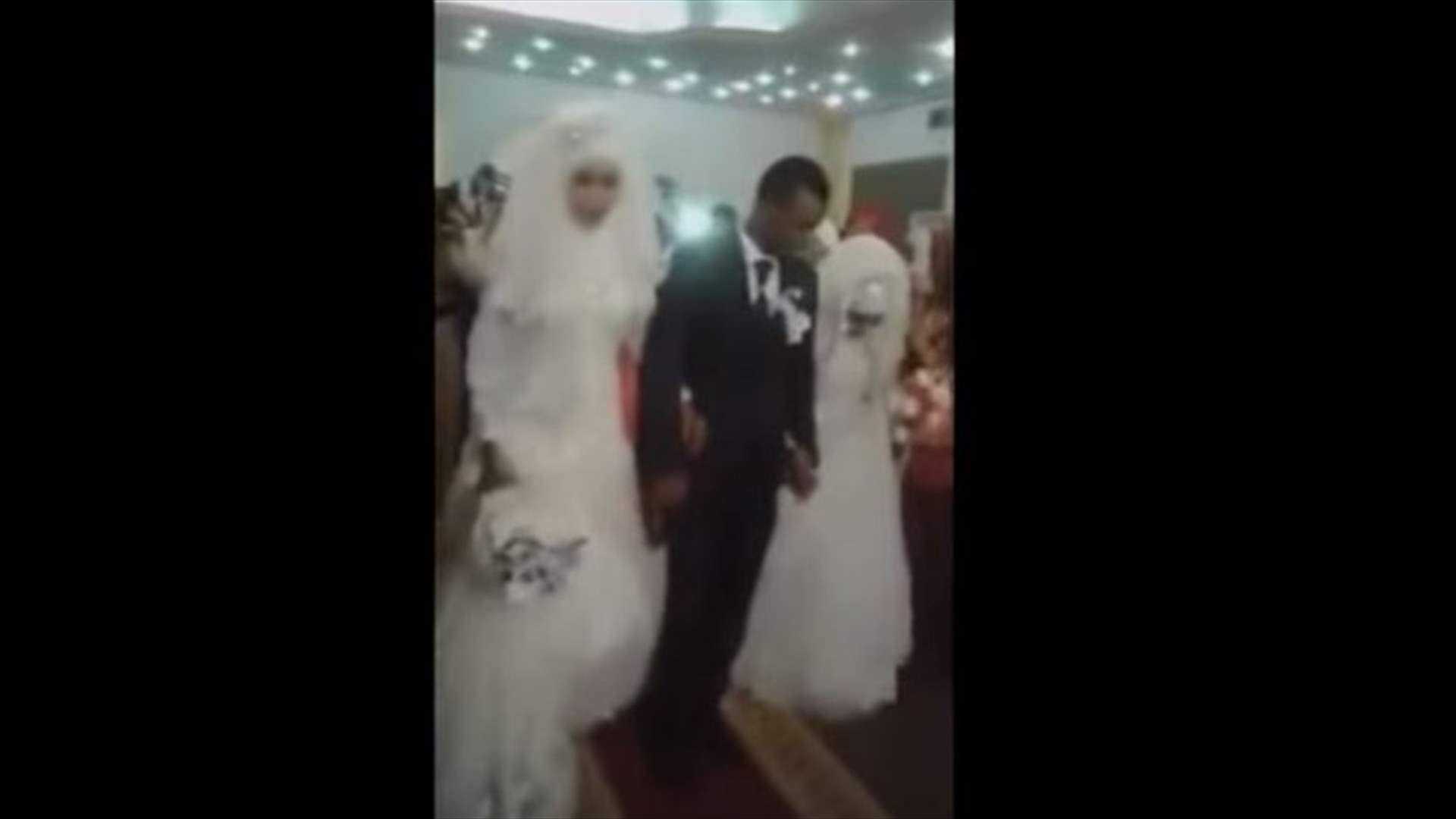 بالفيديو: عريس تزوج شابتين في حفل زفاف واحد