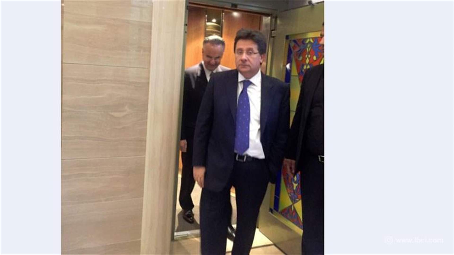 بالصورة: "القوات" و"التيار"معاً حتى في المصعد