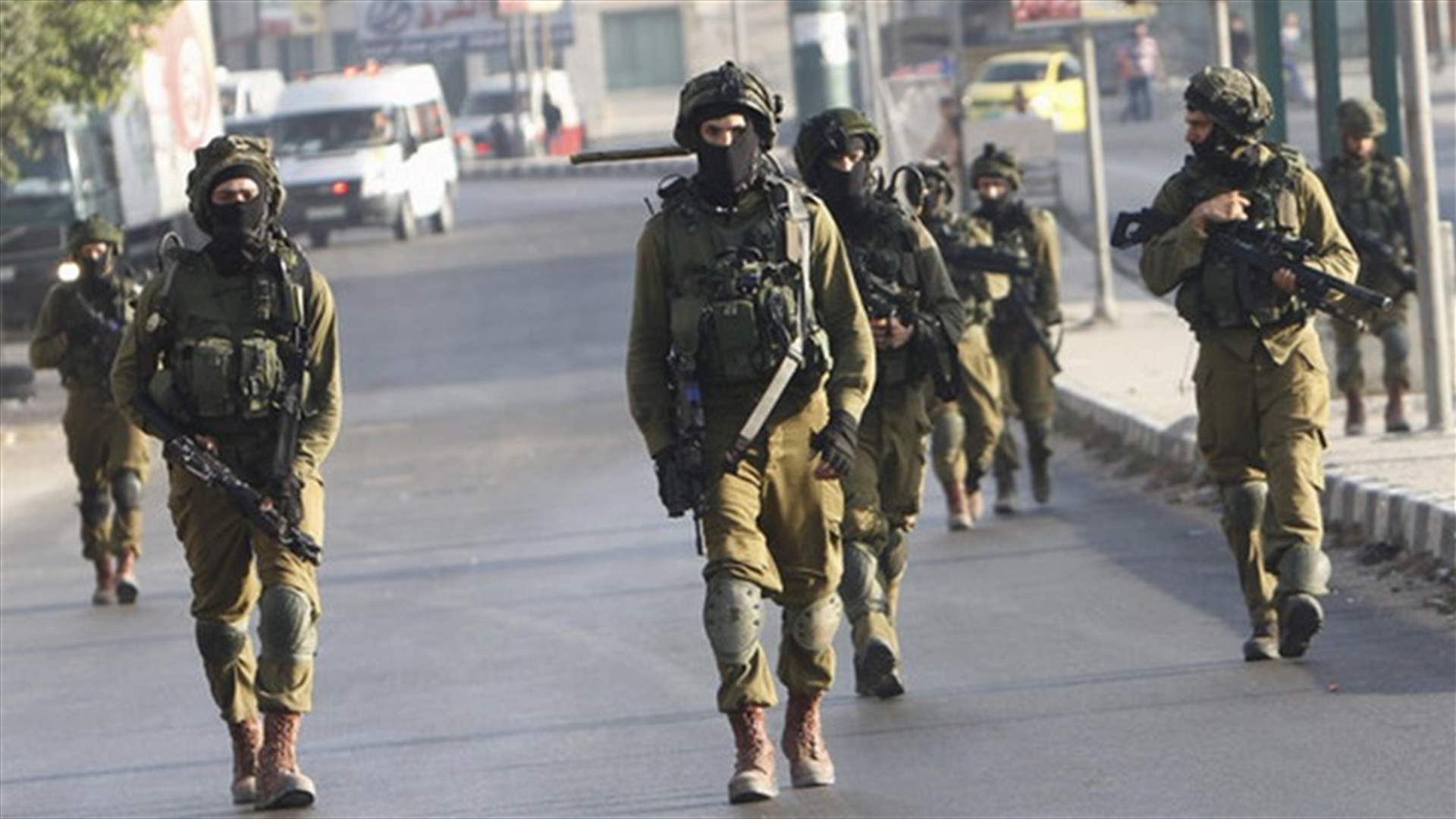       اسرائيل تعتقل 24 فلسطينيا من حركة حماس في الضفة الغربية 