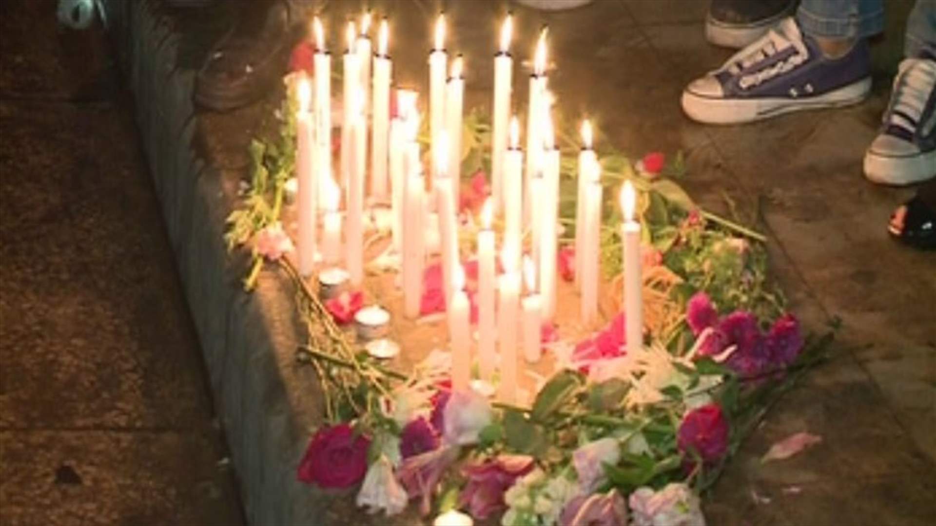 شموع وصلاة  مكان وقوع التفجير في برج البراجنة