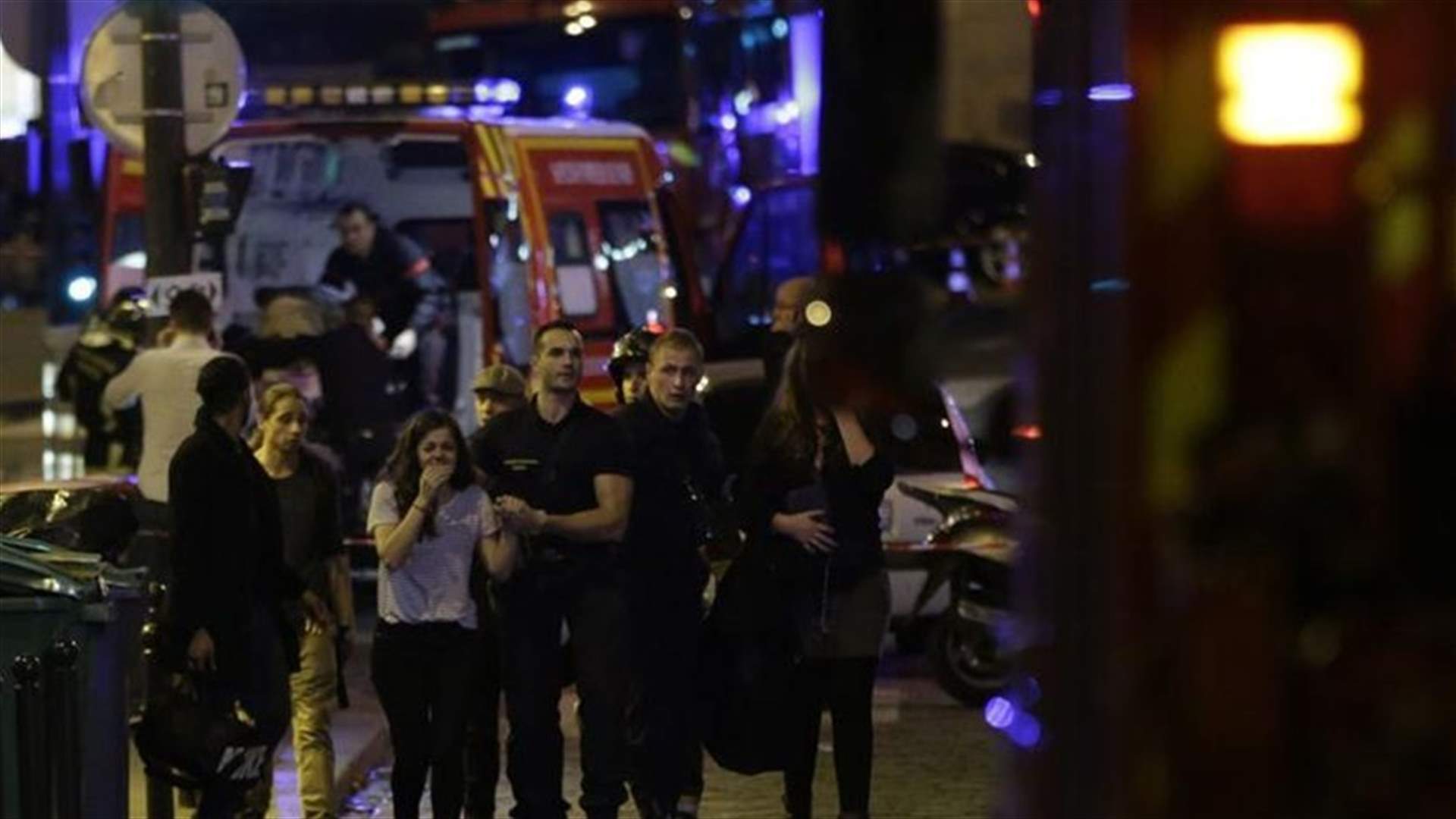 World shows solidarity, tightens security after Paris attacks