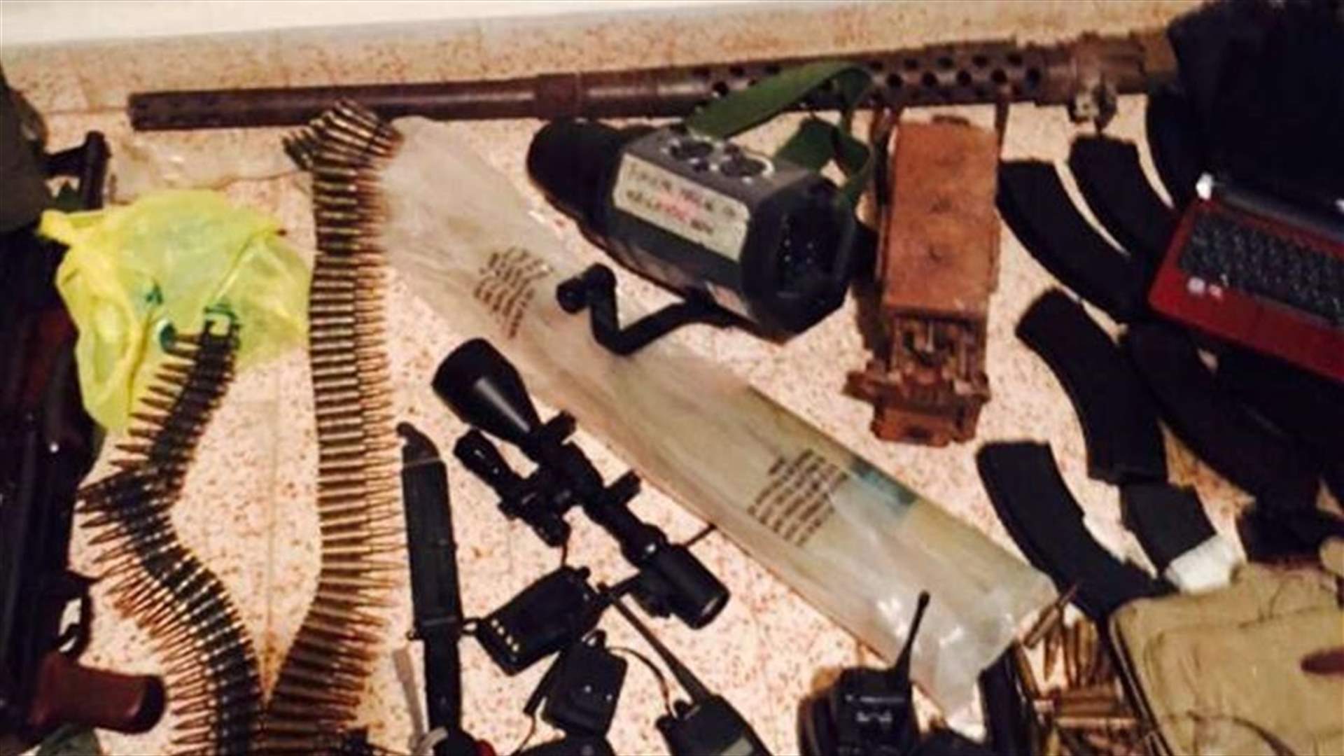 [PHOTOS] Lebanese Army arrests Syrian nationals, confiscates weapons 