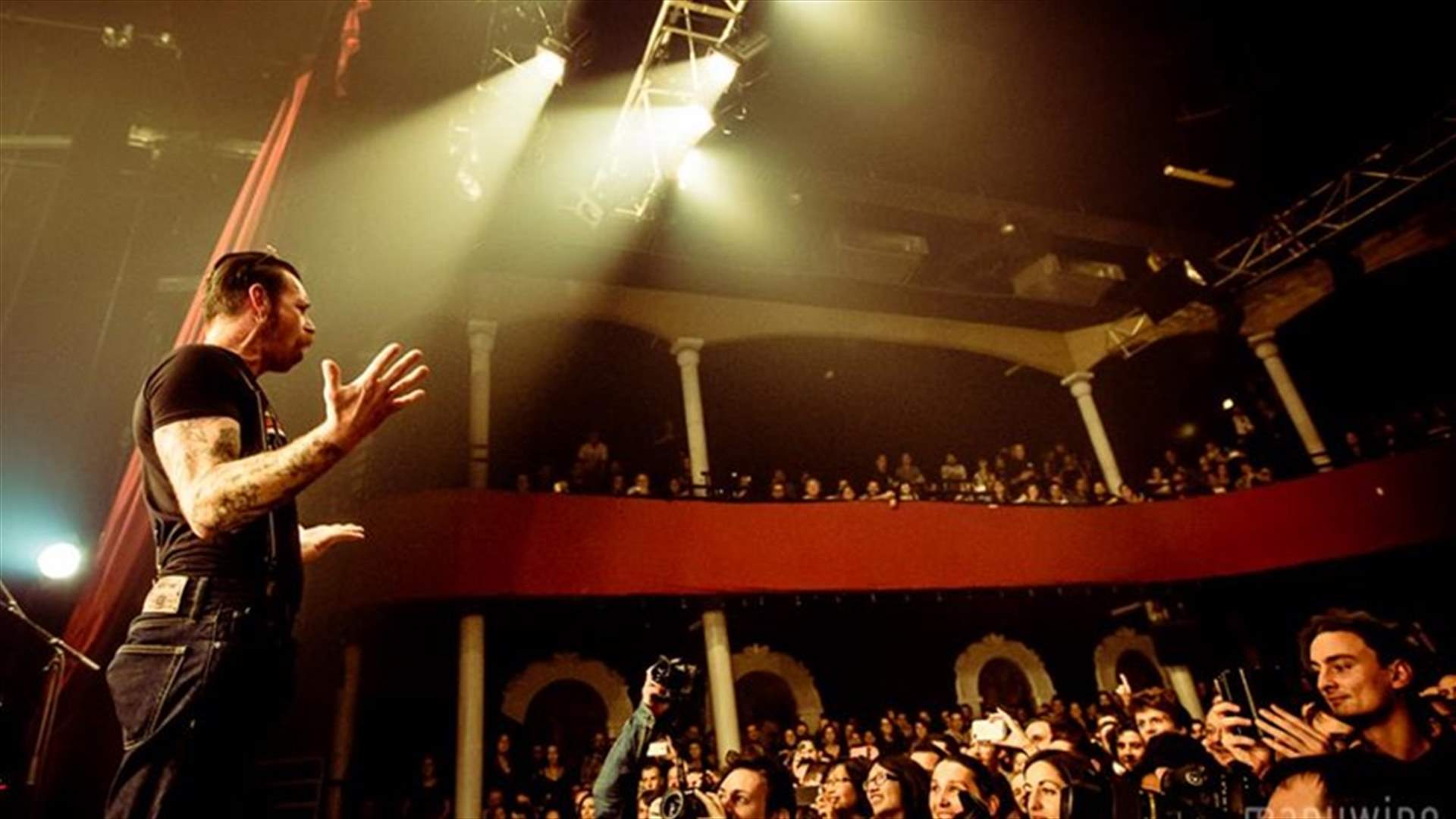 بالصور: قبل الاعتداء... هذا ما حصل في مسرح باتكلان