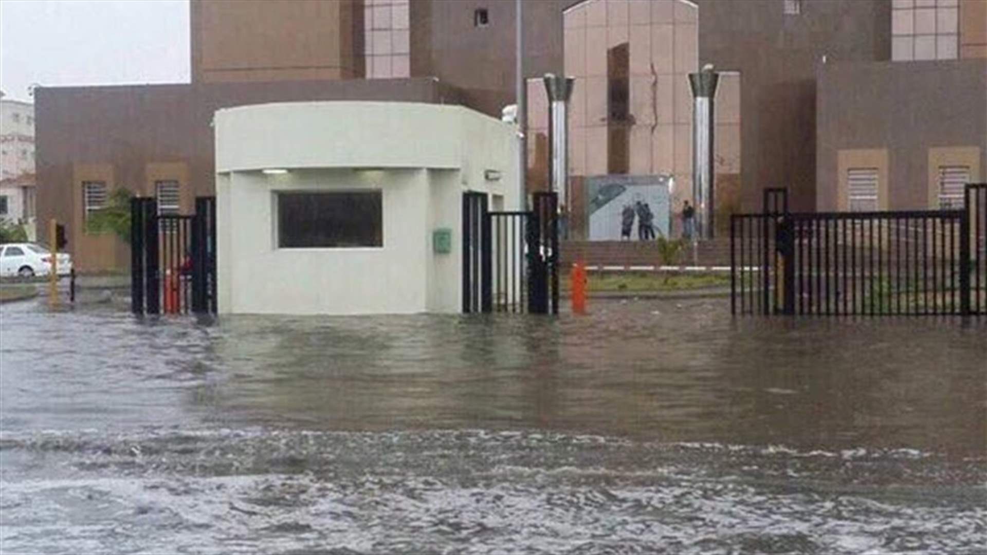 جدة تغرق 
